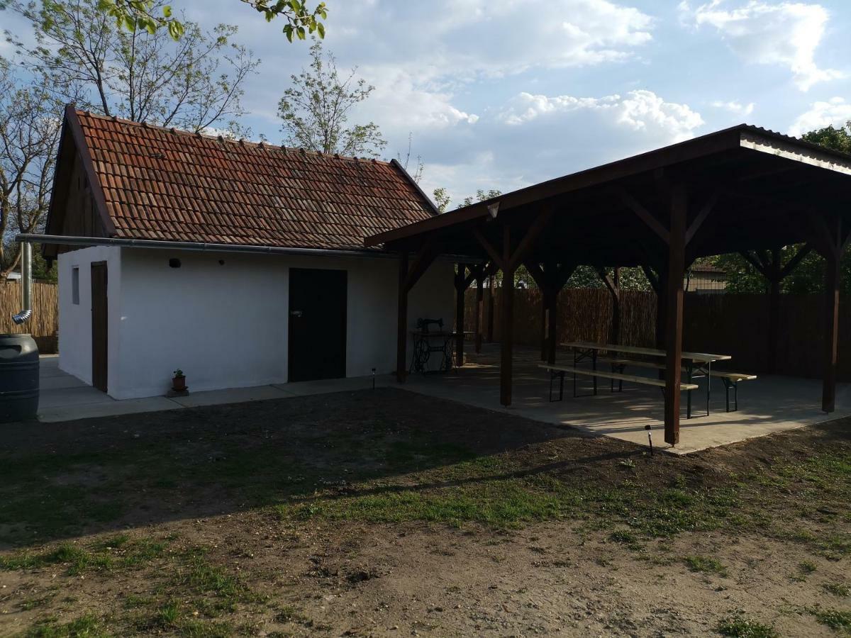 Harsfak Villa Mezokovacshaza Exterior photo