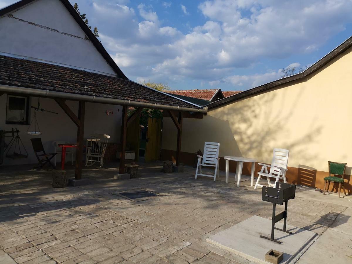 Harsfak Villa Mezokovacshaza Exterior photo